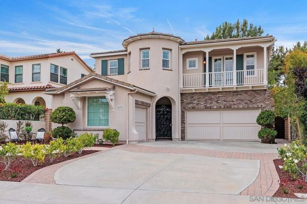Attached, Exterior, Facade, Mediterranean