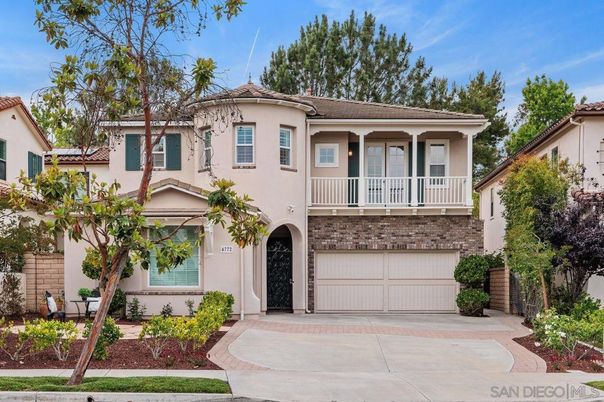 Attached, Exterior, Facade, Mediterranean