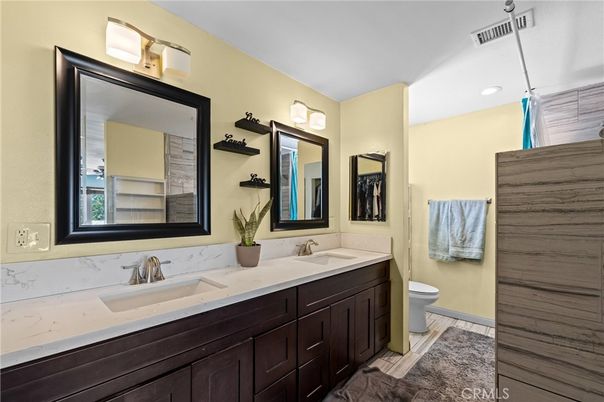 Bathroom, Dual Sink Vanities, Interior, Recessed Lighting