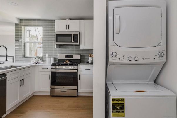 Interior, Kitchen, Stainless Steel Appliances, Utility Closets, Washer, Wood Texture Flooring