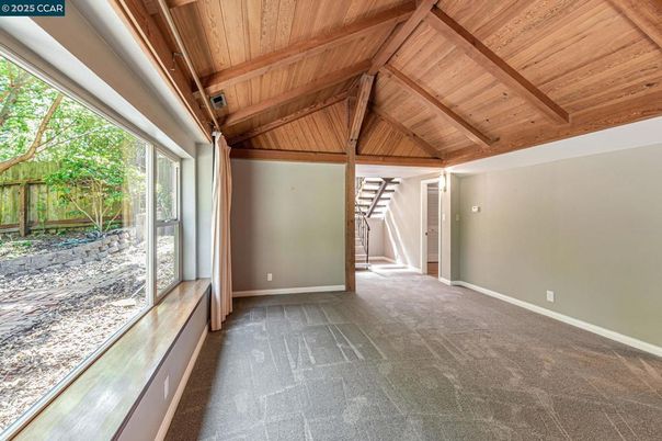 Empty room, Interior, Wooden Beams, Wooden Ceilings