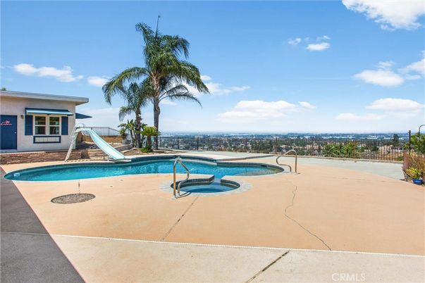 Exterior, Playground, Pool