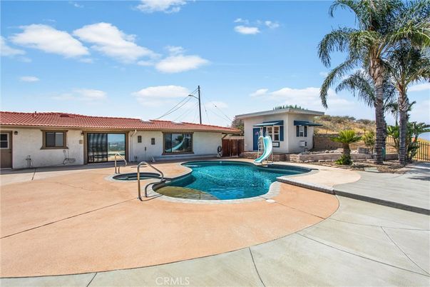 Exterior, Pool