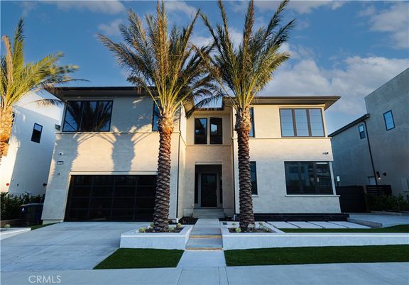 Attached, Exterior, Facade, Modern