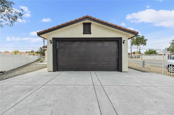 Detached Garage, Exterior