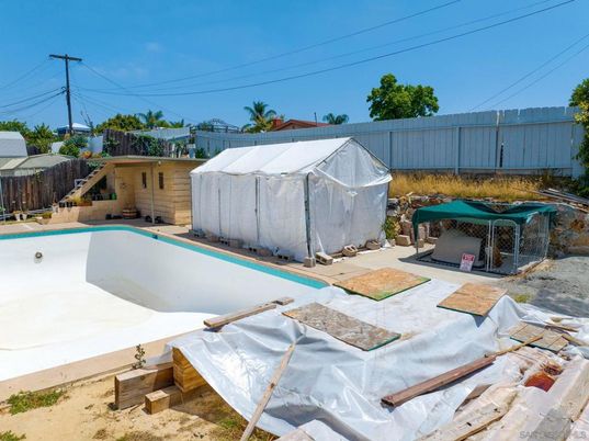 Exterior, Pool