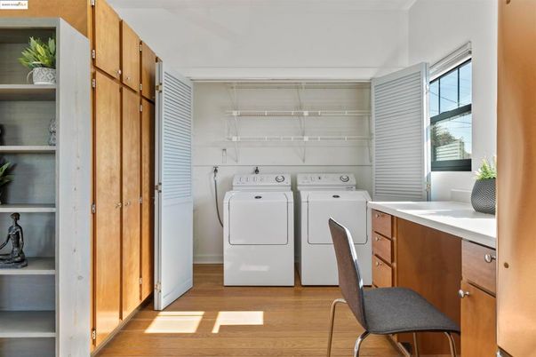 Interior, Utility Closets, Washer, Wood Texture Flooring