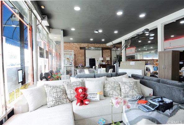 Interior, Living room, Recessed Lighting, Stone Walls