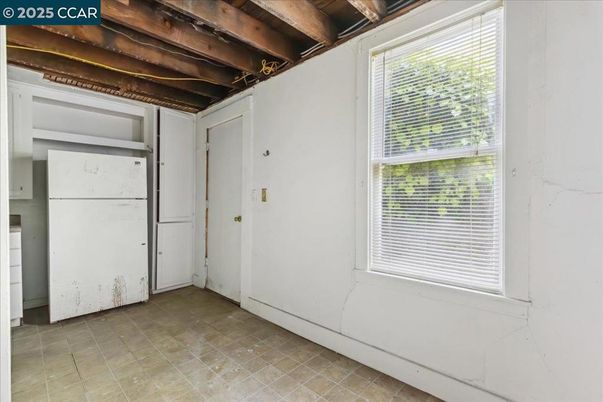 Empty room, Interior, Wooden Beams