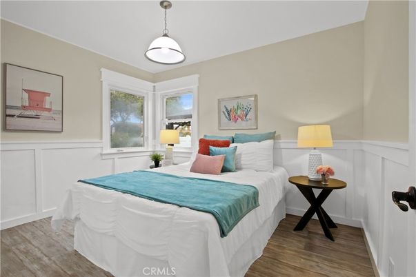 Bedroom, Interior, Pendant Lights, Wood Texture Flooring