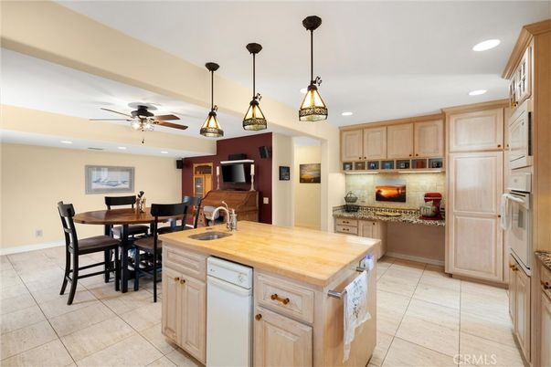 Dining room, Interior, Kitchen, Pendant Lights, Recessed Lighting, Stainless Steel Appliances