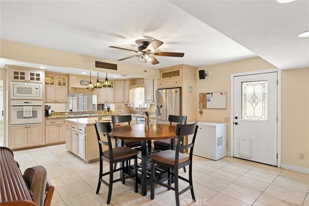 Dining room, Interior, Kitchen, Pendant Lights, Recessed Lighting, Stainless Steel Appliances