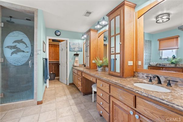 Bathroom, Dual Sink Vanities, Interior