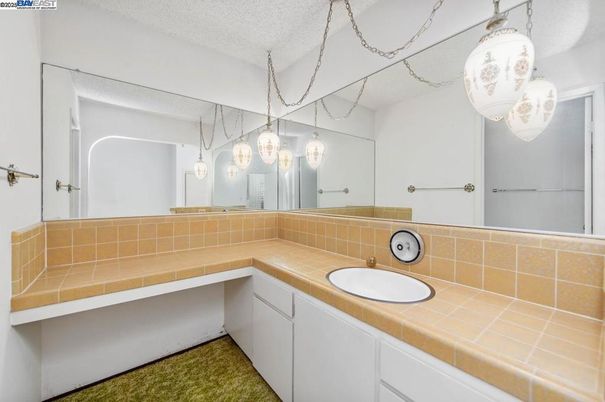 Bathroom, Interior, Pendant Lights, Tile Countertops