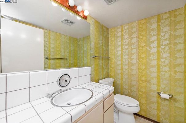 Bathroom, Interior, Tile Countertops