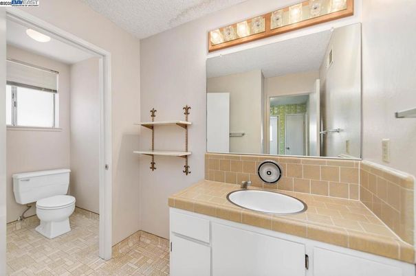 Bathroom, Interior, Tile Countertops