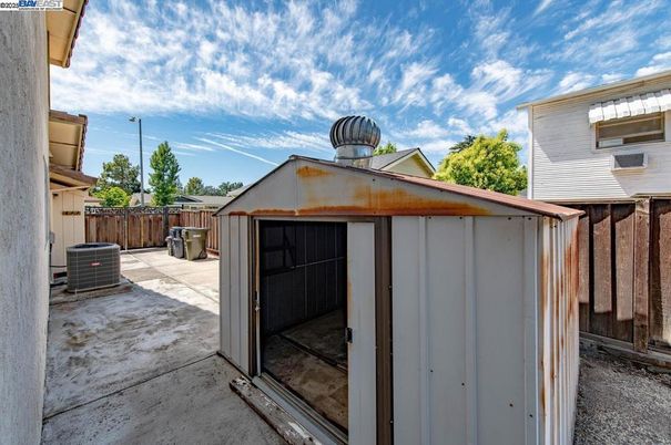 Detached Garage, Exterior