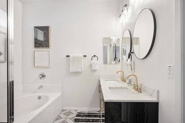 Bathroom, Dual Sink Vanities, Interior