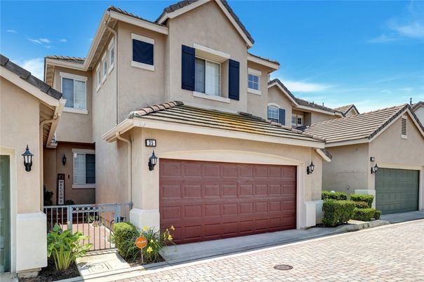 Attached, Exterior, Facade, Mediterranean