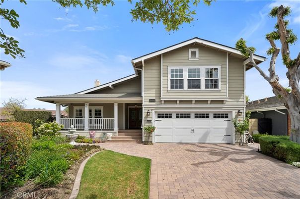 Attached, Exterior, Facade, American Craftsman