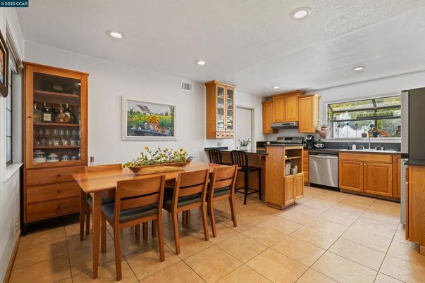 Dining room, Interior, Kitchen, Recessed Lighting, Stainless Steel Appliances