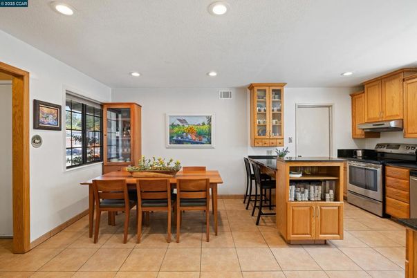 Dining room, Interior, Kitchen, Recessed Lighting