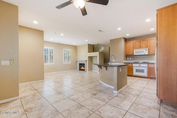 Fireplace, Interior, Kitchen, Recessed Lighting