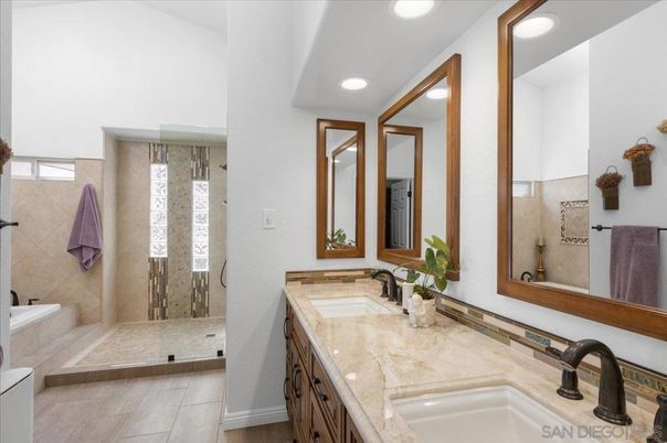 Bathroom, Dual Sink Vanities, Interior, Recessed Lighting