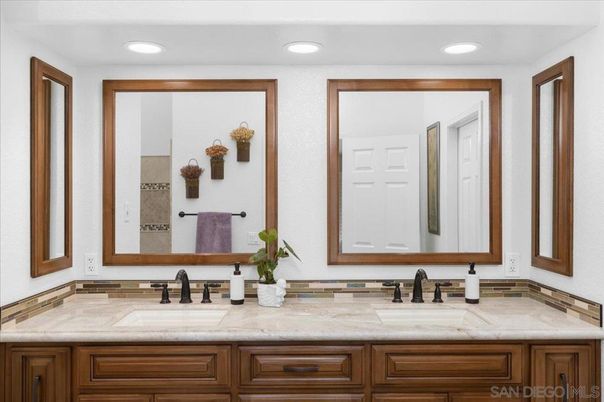Bathroom, Dual Sink Vanities, Interior, Recessed Lighting