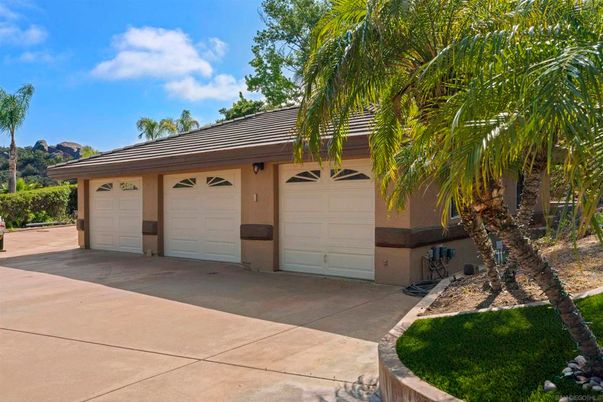 Detached Garage, Exterior