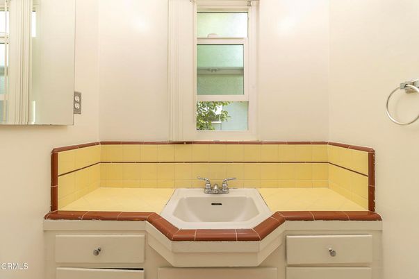 Bathroom, Interior, Tile Countertops