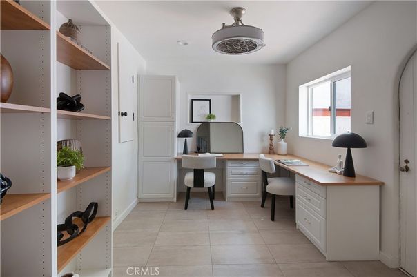 Home Office, Interior