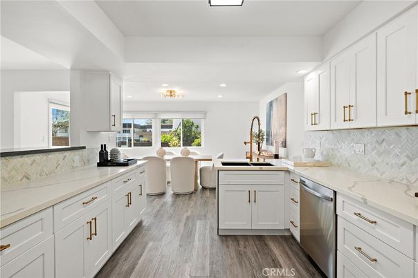 Dining room, Interior, Kitchen, Recessed Lighting, Wood Texture Flooring
