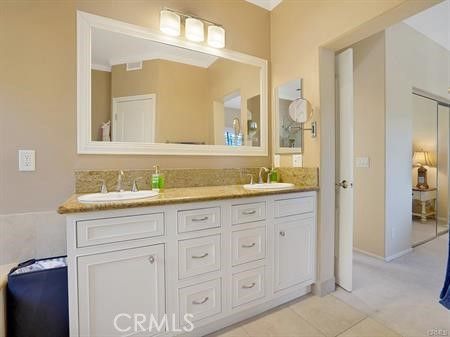 Bathroom, Dual Sink Vanities, Interior
