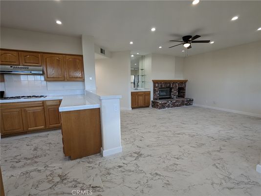 Fireplace, Interior, Kitchen, Marble, Recessed Lighting