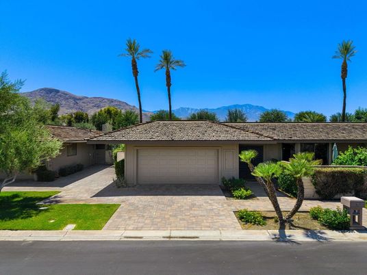 Attached, Exterior, Facade, Ranch