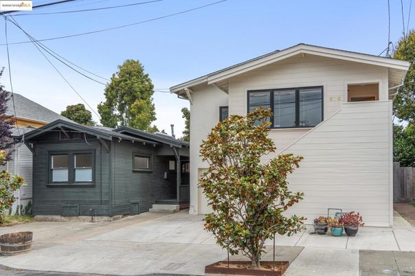Exterior, Facade, American Craftsman