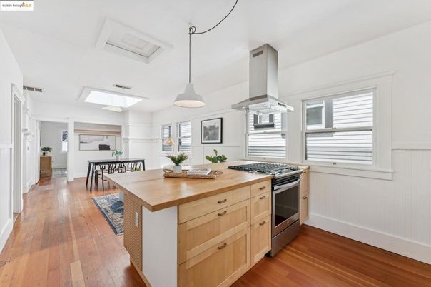 Dining room, Interior, Kitchen, Pendant Lights, Stainless Steel Appliances, Wood Texture Flooring