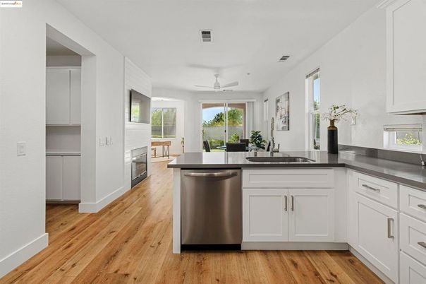 Dining room, Interior, Kitchen, Stainless Steel Appliances, Wood Texture Flooring