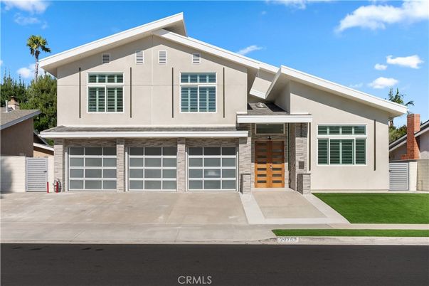 Attached, Exterior, Facade, Modern