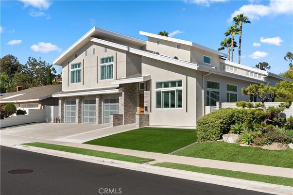 Attached, Exterior, Facade, Modern