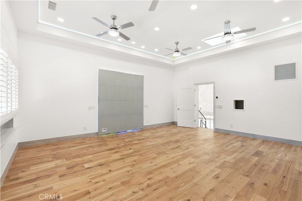 Empty room, Interior, Recessed Lighting, Wood Texture Flooring
