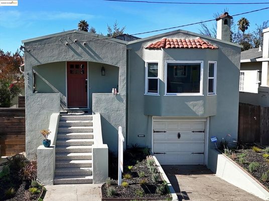 Attached, Exterior, Facade, Spanish Mediterranean