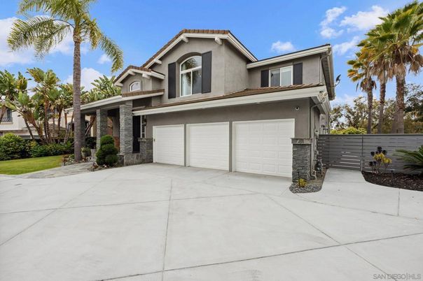 Attached, Exterior, Facade, Mediterranean