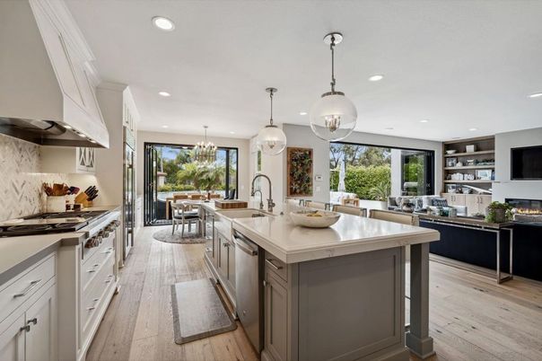 Chandelier, Dining room, Interior, Kitchen, Pendant Lights, Recessed Lighting, Stainless Steel Appliances, Wood Texture Flooring