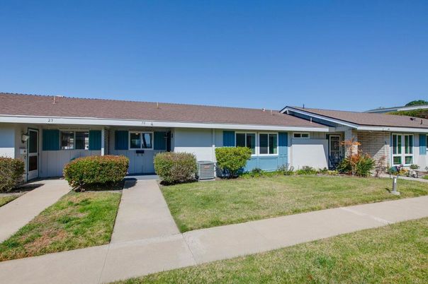 Exterior, Facade, Ranch