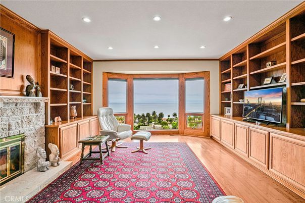 Fireplace, Interior, Recessed Lighting, Water, Wood Texture Flooring
