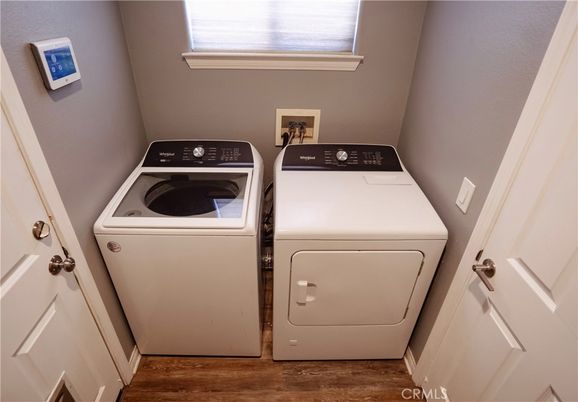 Interior, Utility Closets, Washer, Wood Texture Flooring