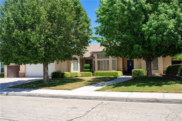 Attached, Exterior, Facade, Ranch