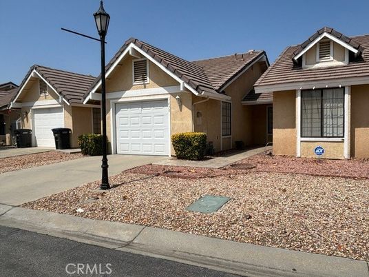 Attached, Exterior, Facade, American Craftsman